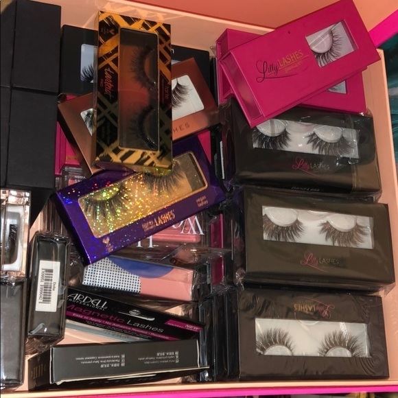 Lilly Lashes galore ;) - Picture 1 of 1